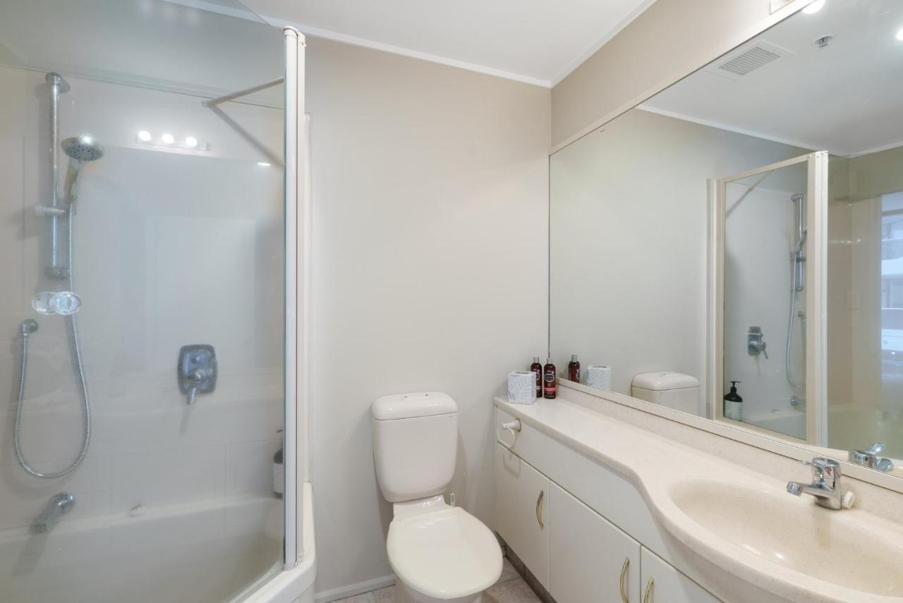 Oceanside Apartment With Garden Views Mount Maunganui Luaran gambar