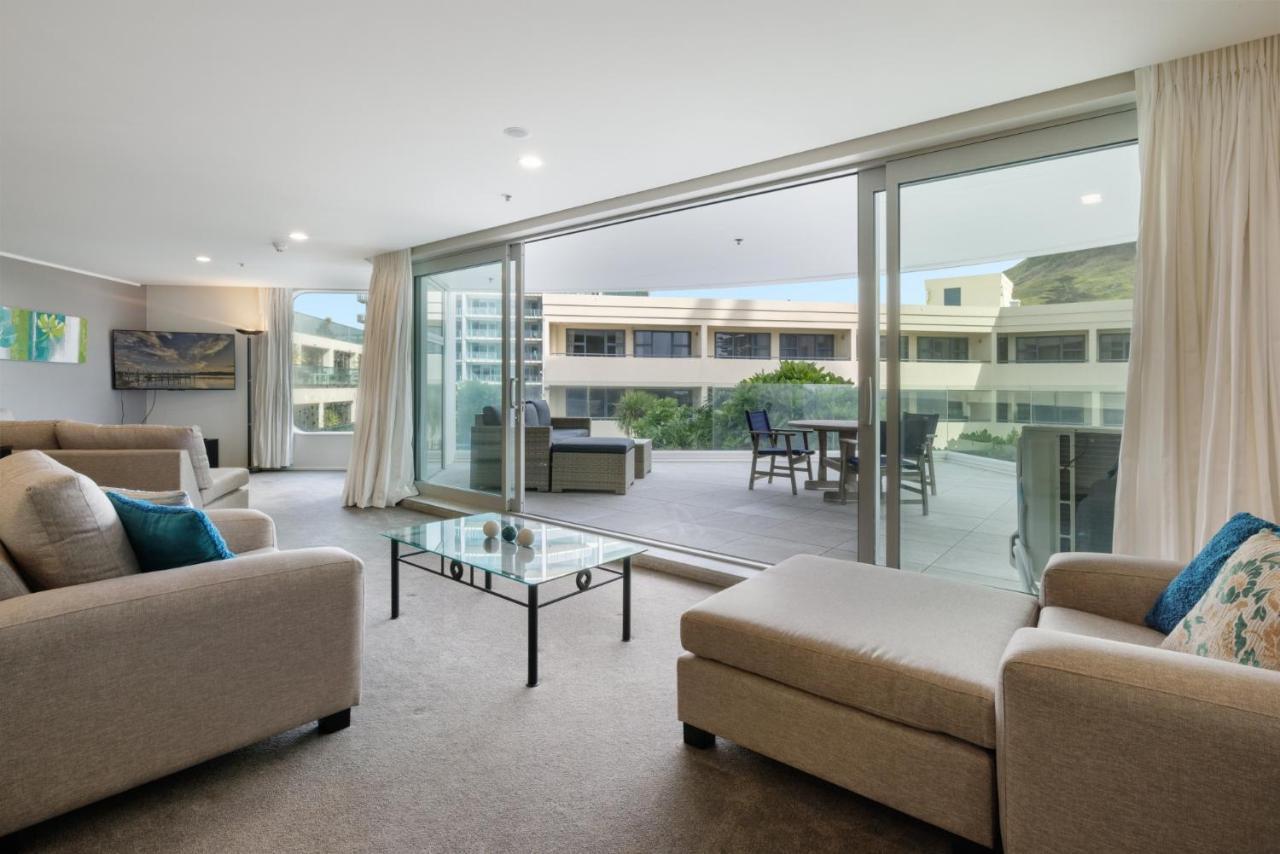 Oceanside Apartment With Garden Views Mount Maunganui Luaran gambar