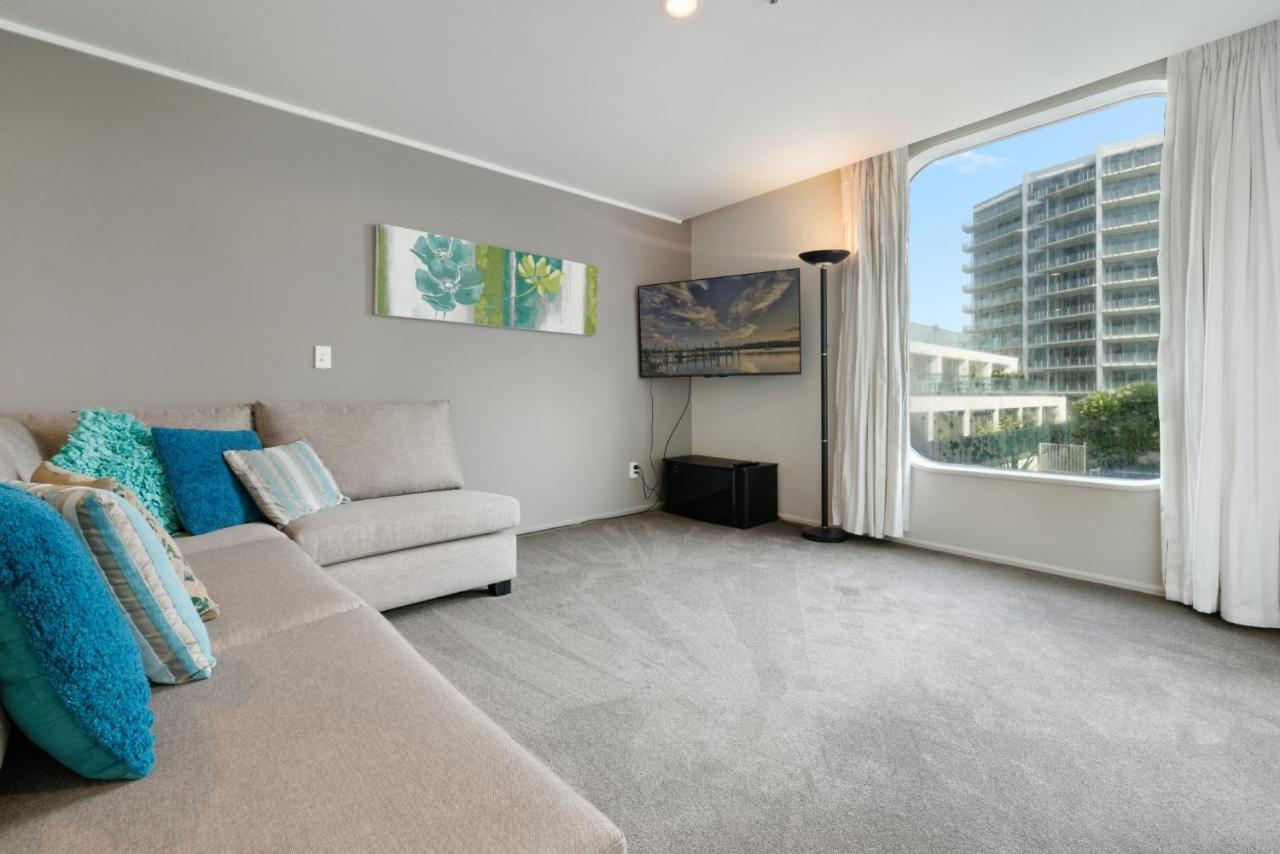 Oceanside Apartment With Garden Views Mount Maunganui Luaran gambar